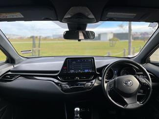 2017 Toyota C-HR - Thumbnail