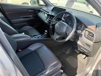 2017 Toyota C-HR - Thumbnail