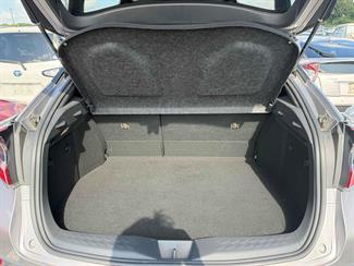 2017 Toyota C-HR - Thumbnail