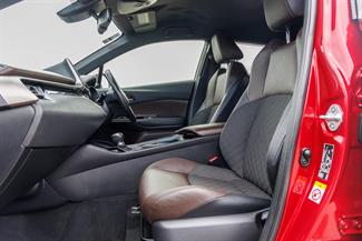 2017 Toyota C-HR - Thumbnail