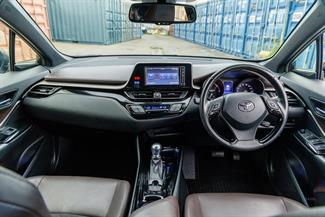 2017 Toyota C-HR - Thumbnail