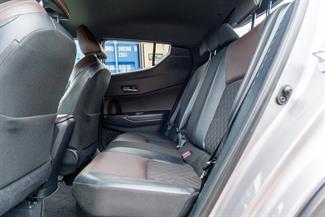 2017 Toyota C-HR - Thumbnail