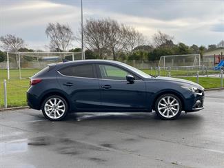 2015 Mazda Axela - Thumbnail