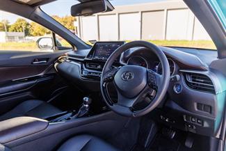 2017 Toyota C-HR - Thumbnail