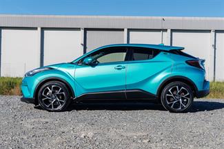 2017 Toyota C-HR - Thumbnail