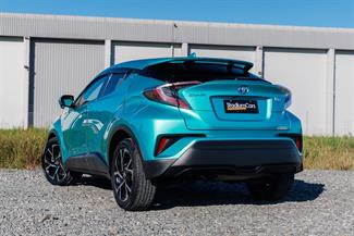 2017 Toyota C-HR - Thumbnail