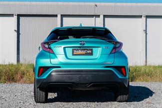 2017 Toyota C-HR - Thumbnail