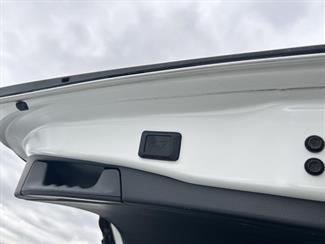 2019 Toyota RAV4 - Thumbnail