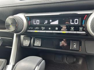 2019 Toyota RAV4 - Thumbnail