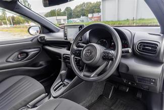 2020 Toyota Yaris - Thumbnail