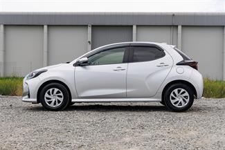 2020 Toyota Yaris - Thumbnail