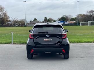 2021 Toyota Yaris - Thumbnail