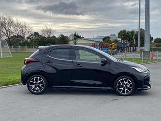 2021 Toyota Yaris - Thumbnail