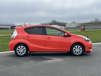 2013 Toyota AQUA - Thumbnail