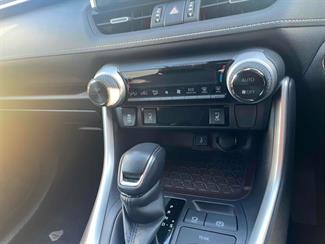2021 Toyota RAV4 - Thumbnail