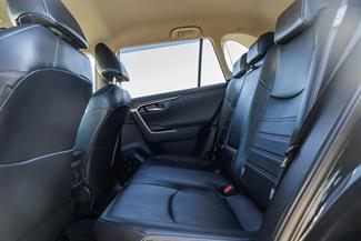 2019 Toyota RAV4 - Thumbnail