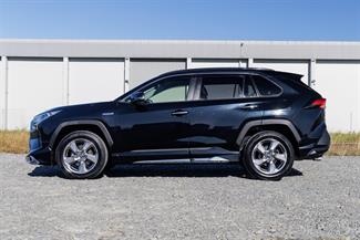 2019 Toyota RAV4 - Thumbnail