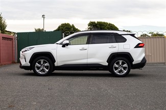 2019 Toyota RAV4 - Thumbnail