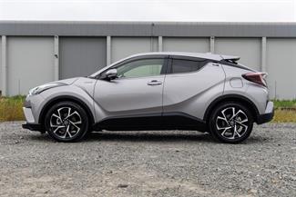 2017 Toyota C-HR - Thumbnail