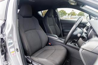 2017 Toyota C-HR - Thumbnail