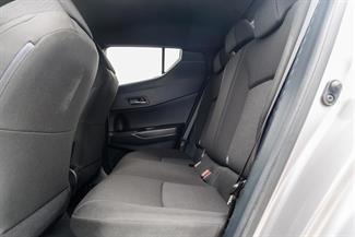 2017 Toyota C-HR - Thumbnail