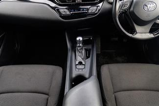 2017 Toyota C-HR - Thumbnail