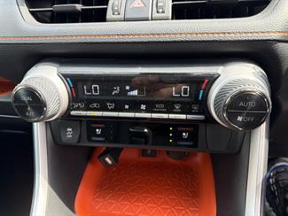 2022 Toyota RAV4 - Thumbnail