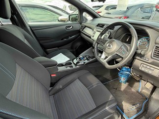 2017 Nissan LEAF - Thumbnail