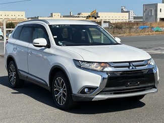 2016 Mitsubishi Outlander - Thumbnail