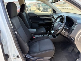 2016 Mitsubishi Outlander - Thumbnail