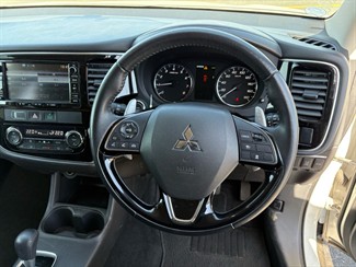2016 Mitsubishi Outlander - Thumbnail
