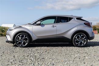 2017 Toyota C-HR - Thumbnail