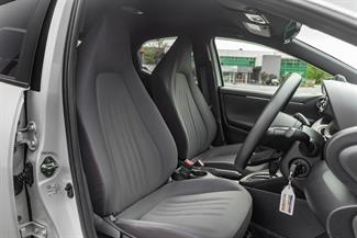 2021 Toyota Yaris - Thumbnail