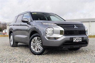 2022 Mitsubishi Outlander - Thumbnail
