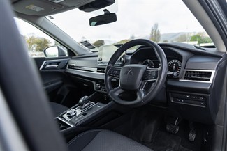 2022 Mitsubishi Outlander - Thumbnail