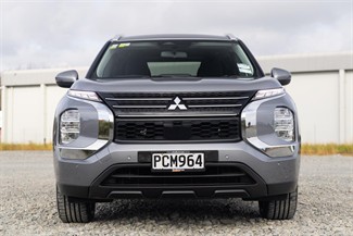 2022 Mitsubishi Outlander - Thumbnail