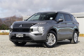 2022 Mitsubishi Outlander - Thumbnail