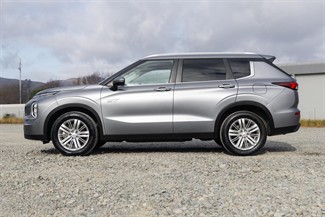 2022 Mitsubishi Outlander - Thumbnail