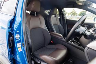 2017 Toyota C-HR - Thumbnail