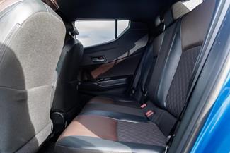 2017 Toyota C-HR - Thumbnail