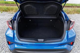 2017 Toyota C-HR - Thumbnail