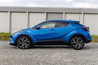 2017 Toyota C-HR - Thumbnail