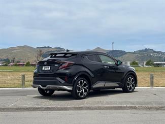 2018 Toyota C-HR - Thumbnail