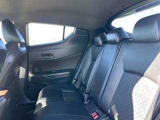 2017 Toyota C-HR - Thumbnail