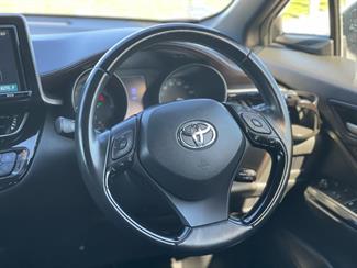 2017 Toyota C-HR - Thumbnail