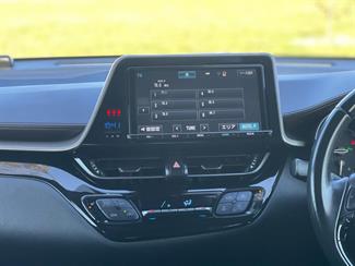 2017 Toyota C-HR - Thumbnail