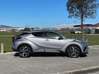 2017 Toyota C-HR - Thumbnail
