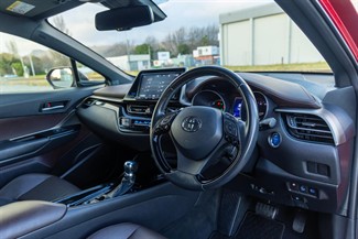 2017 Toyota C-HR - Thumbnail