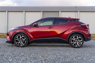 2017 Toyota C-HR - Thumbnail
