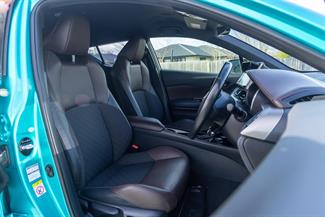 2017 Toyota C-HR - Thumbnail